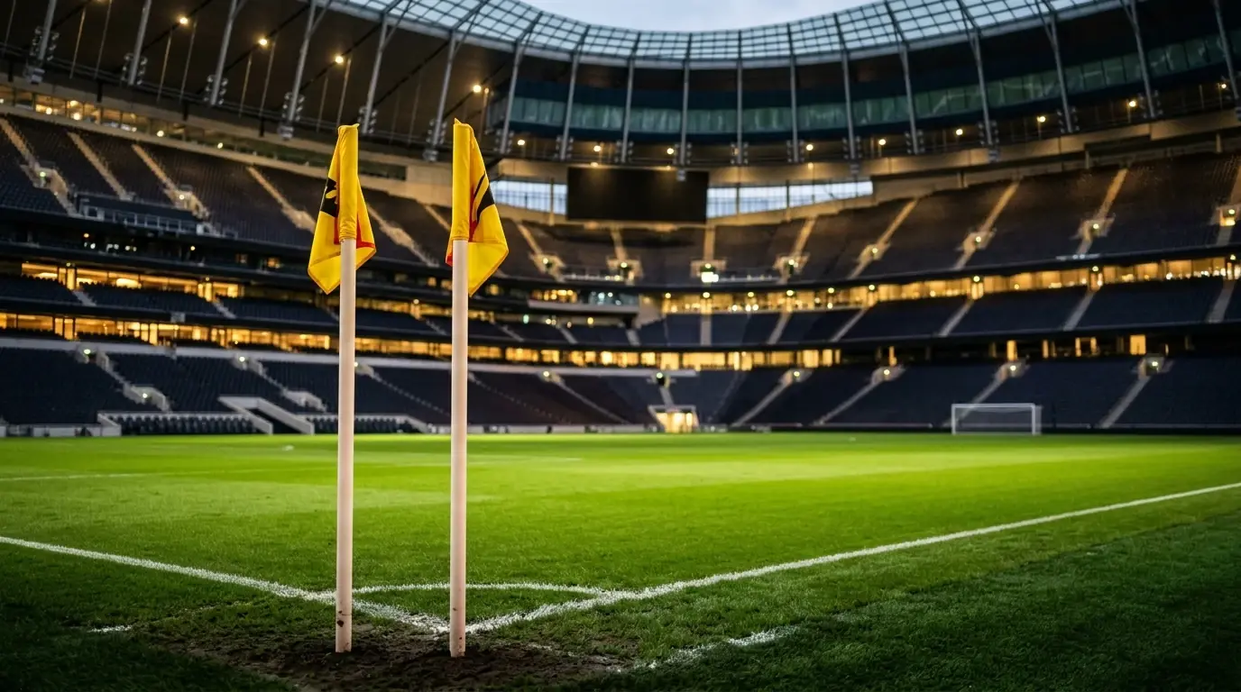 Due bandierine del calcio d'angolo in uno stadio prima di una grande partita del Mondiale 2026